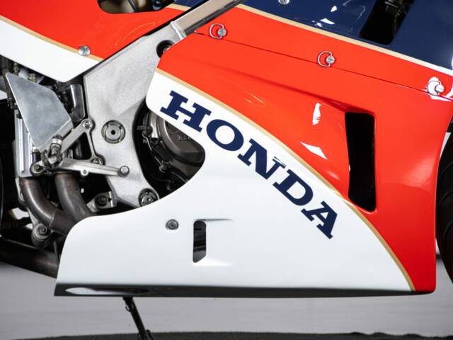 Honda VFR 750R RC 30