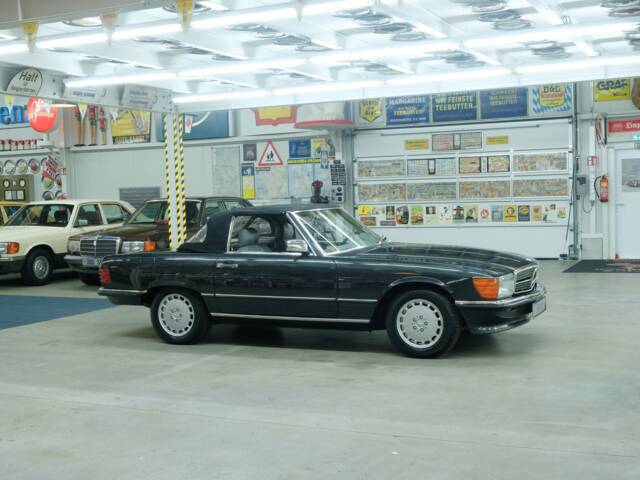 Mercedes-Benz 560 SL