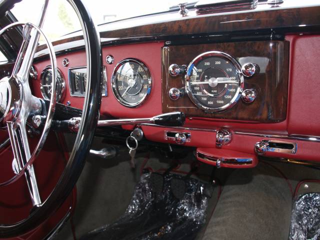 Mercedes-Benz 220 Cabriolet A