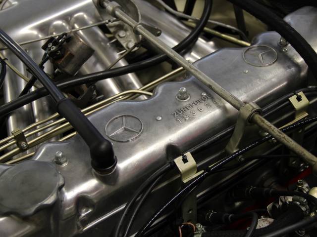 Mercedes-Benz 230 SL