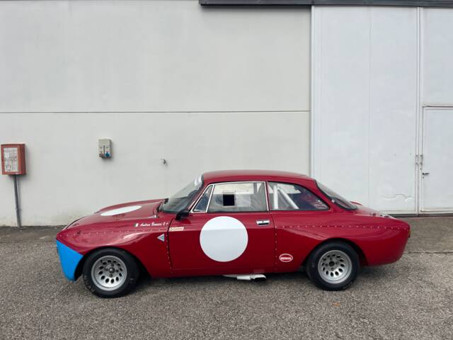 Image 1/21 de Alfa Romeo 1750 GT Veloce (1970)