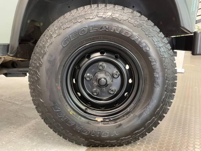 Land Rover Defender 90