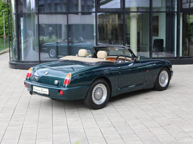 MG RV8