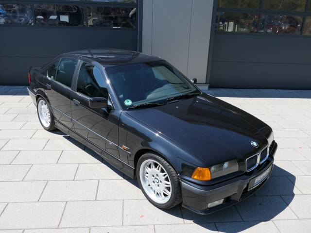 BMW 328i