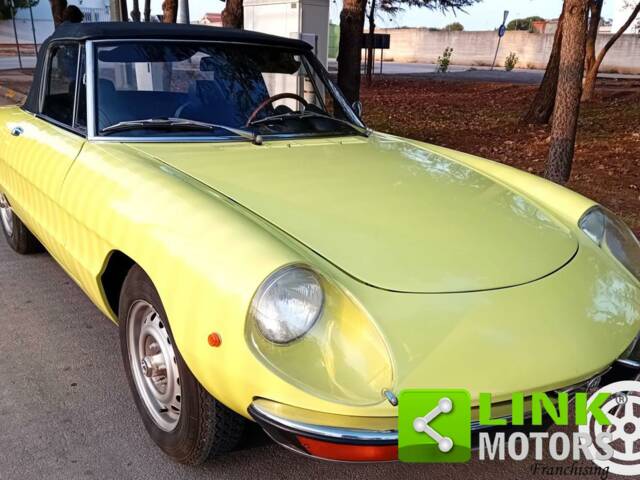 Image 1/10 de Alfa Romeo Spider Veloce 2000 (1975)