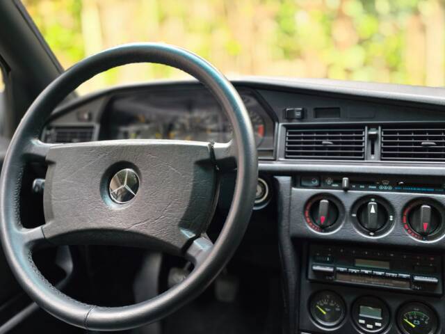 Mercedes-Benz 190 E 2.3-16