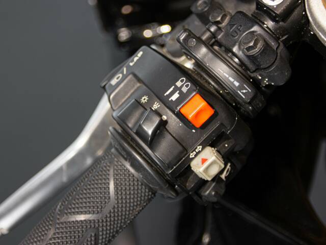 Aprilia RSV 1000 V60