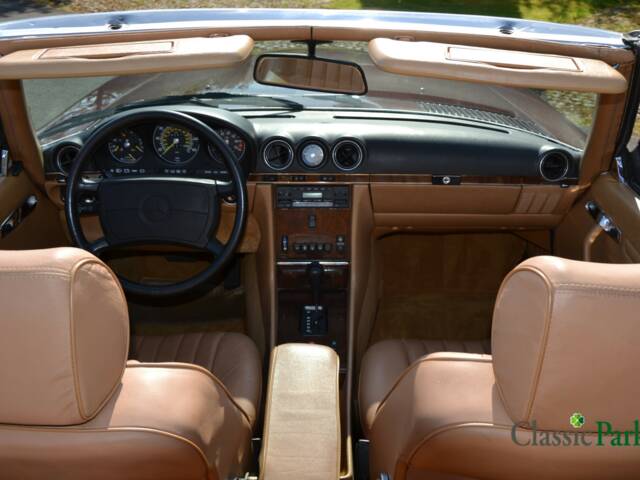 Mercedes-Benz 560 SL