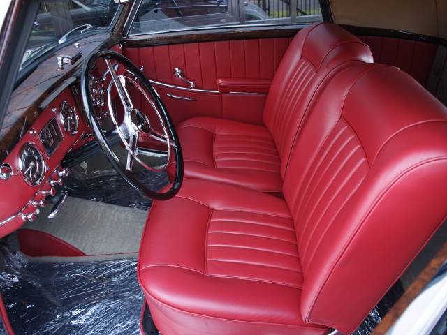 Mercedes-Benz 220 Cabriolet A