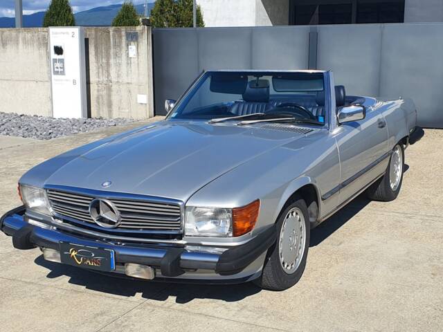 Mercedes-Benz 560 SL