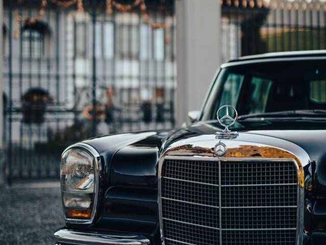 Mercedes-Benz 600