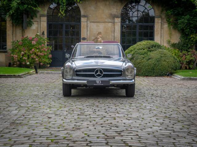 Mercedes-Benz 230 SL