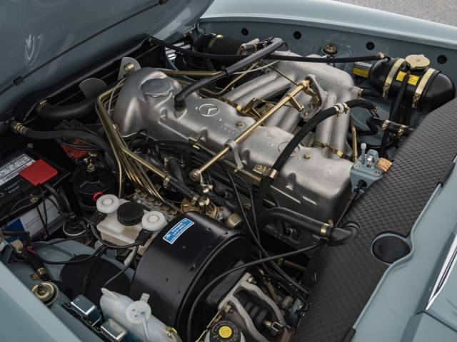 Mercedes-Benz 280 SL