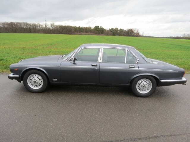 Daimler Double Six