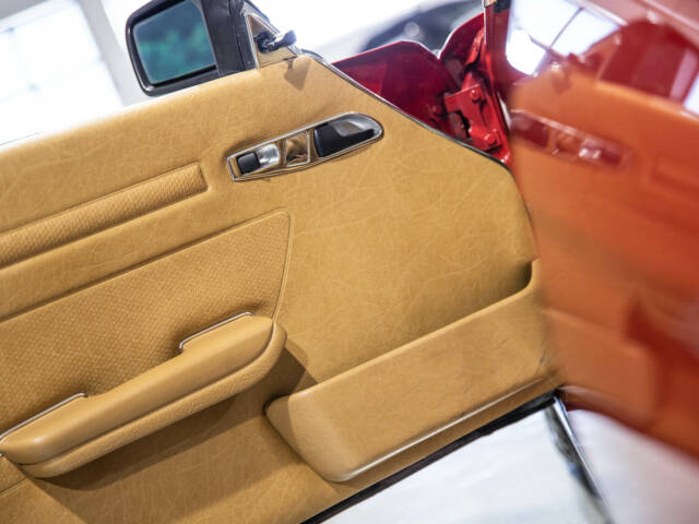 Mercedes-Benz 560 SL