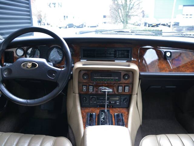 Jaguar XJ 12