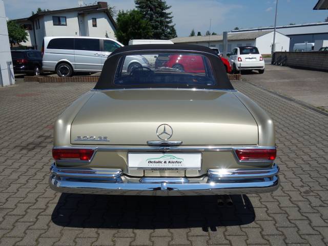 Mercedes-Benz 300 SE