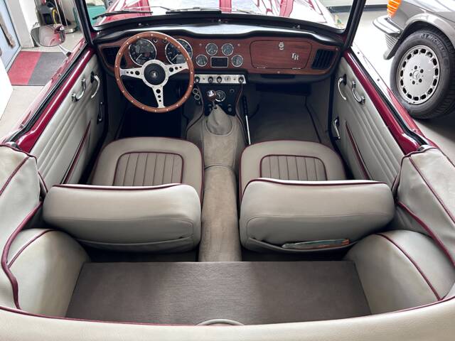 Triumph TR 4