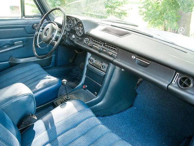 Mercedes-Benz 200 D