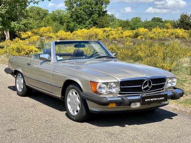 Mercedes-Benz 560 SL