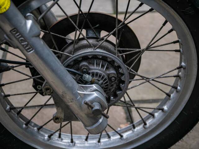 Ducati 750 GT