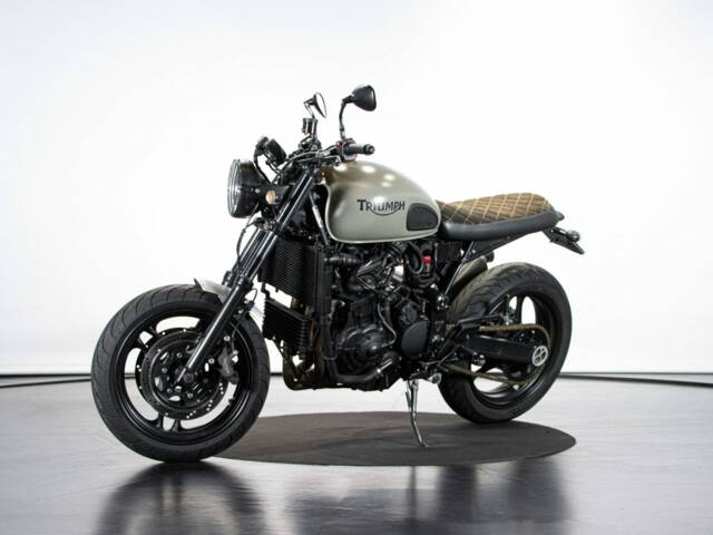 Triumph Trident 900