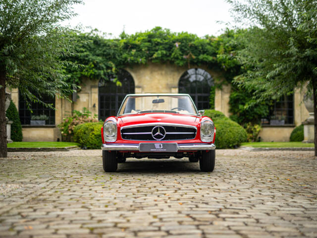 Immagine 1/54 di Mercedes-Benz 280 SL (1968)