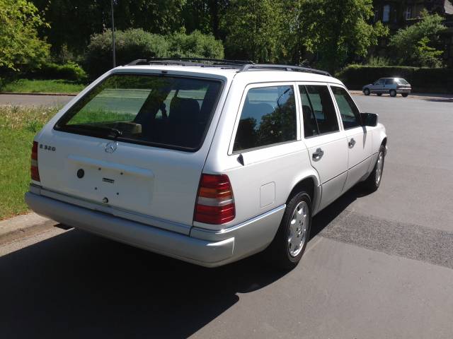 Mercedes-Benz E 320 T - Mercedes-Benz 320 T