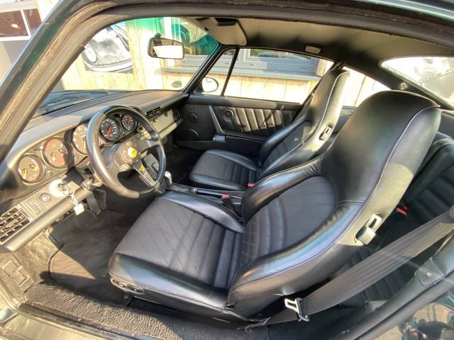 Porsche 911 Carrera 4