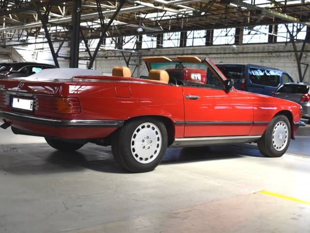 Mercedes-Benz 560 SL