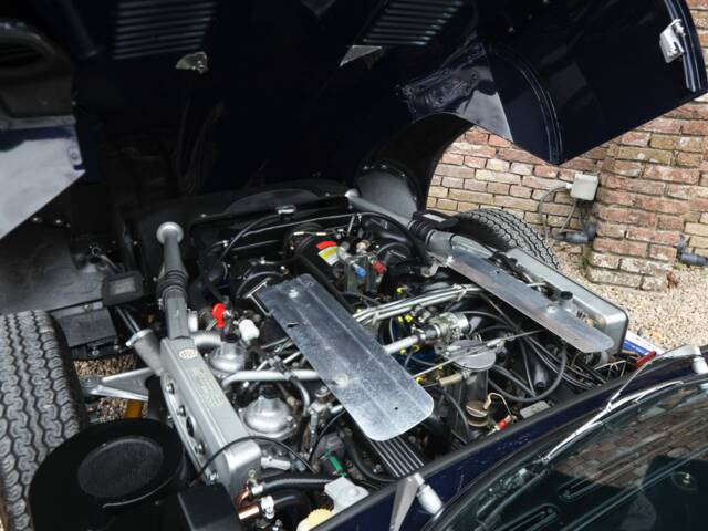 Jaguar E-Type V12
