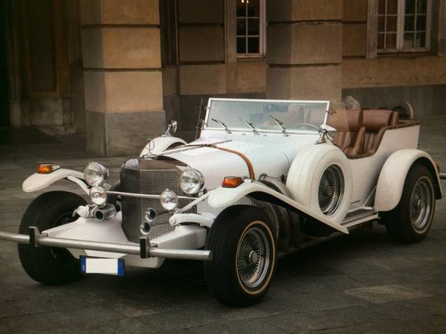 EXCALIBUR SERIE II - De koningin van Amerikaanse neoklassieke auto's. Slechts 400 exemplaren geproduceerd.