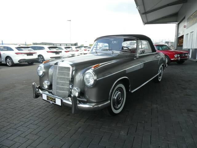 Mercedes-Benz 220 SE Cabriolet