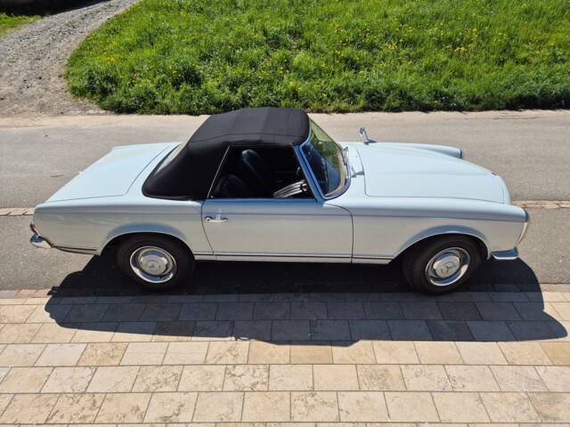 Mercedes-Benz 230 SL