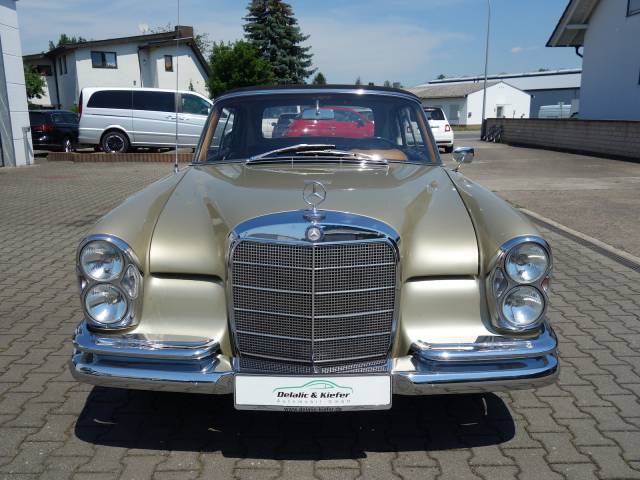 Mercedes-Benz 300 SE