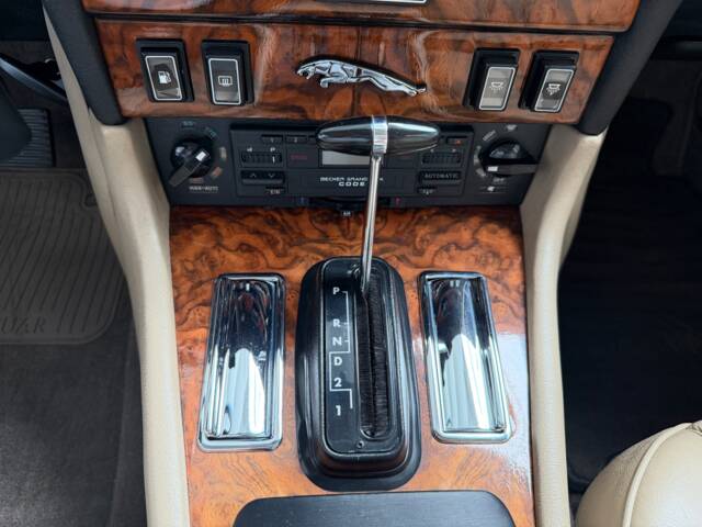 Jaguar XJ 12