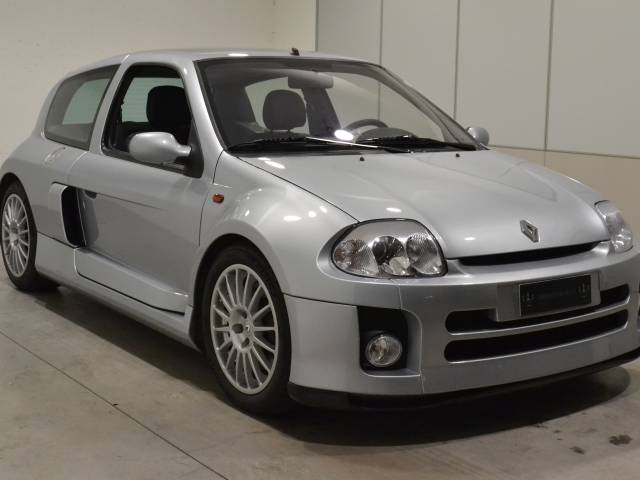 Image 1/26 of Renault Clio II V6 (2002)