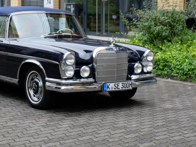 Mercedes-Benz 300 SE