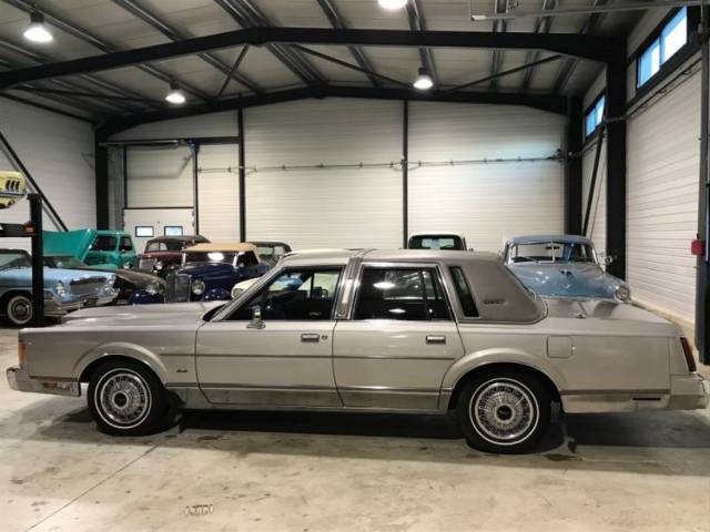 Lincoln Town Car