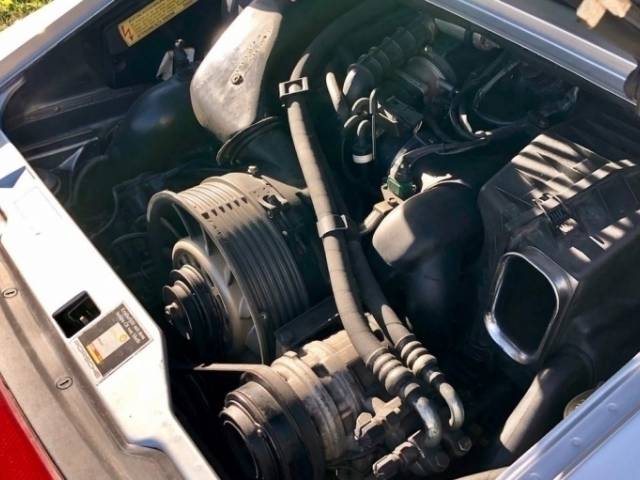 Porsche 911 Carrera - Porsche 911 type 993 Carrera 2 compartiment moteur.