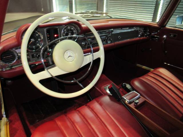 Mercedes-Benz 280 SL