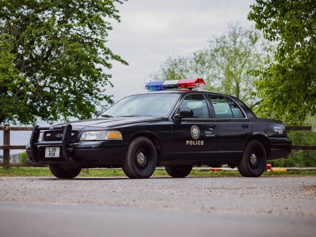 Image 1/12 of Ford Crown Victoria (2002)