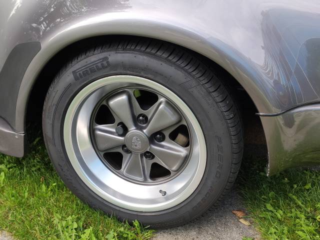 Porsche 911 Carrera 3.2 - Turbo Look
