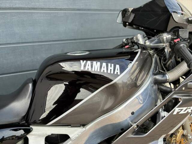Yamaha FZR 400