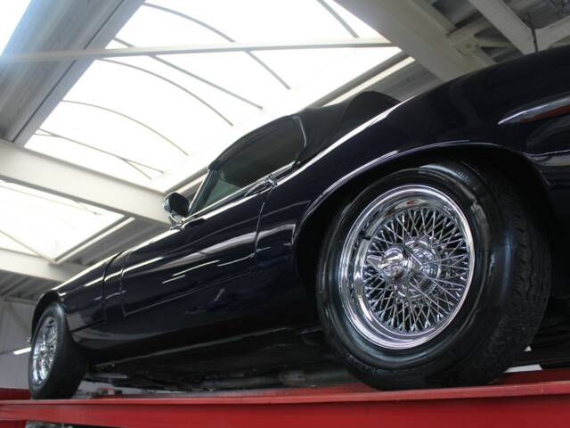 Jaguar E-Type V12