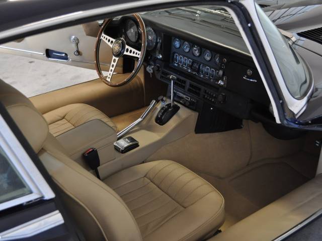 Jaguar E-Type V12 (2+2)