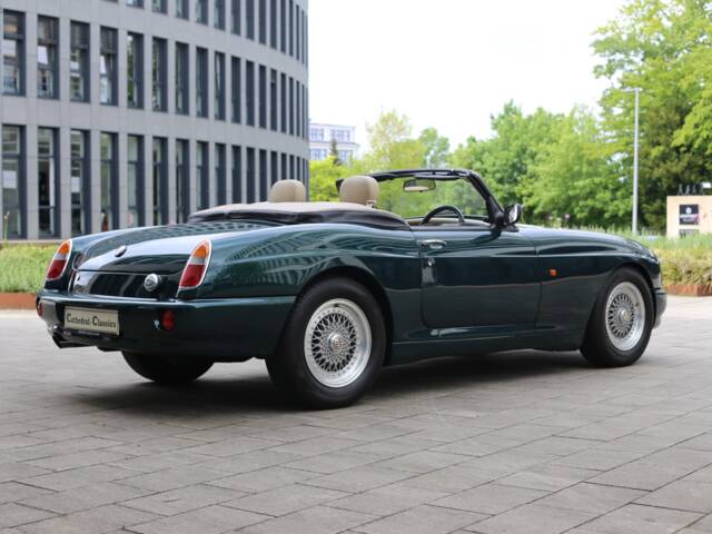 MG RV8