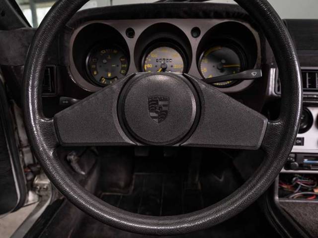 Porsche 944