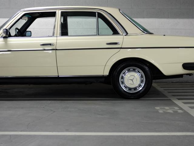 Mercedes-Benz 300 D