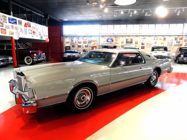 Immagine 1/17 di Lincoln Continental Mark IV (1976)